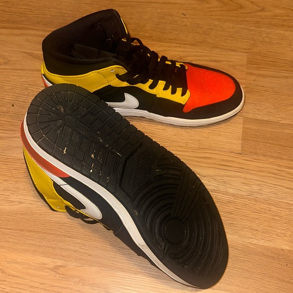 Jordan Men’s Shoe - Picture 3 of 3